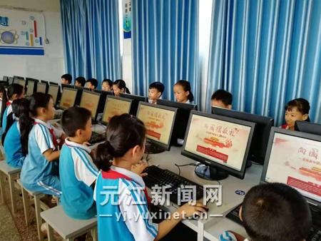 2019年9月30日上午，元江第二小学全体师生在学校操场举行“向国旗敬礼”主题活动3