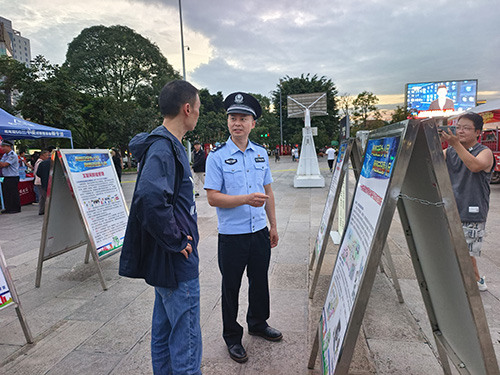 我市开展网络安全宣传周活动.jpg