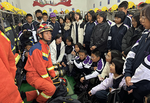 消防部门到玉溪市红塔中学开展共建共育活动.jpg