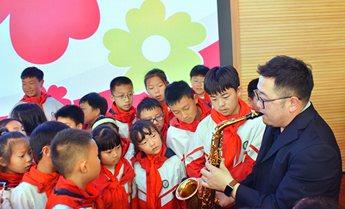 “红土萨友进乡村颂歌唱响彩云南”公益演出走进玉溪.jpg